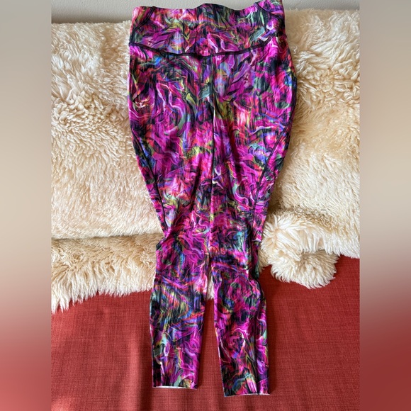 BASE PACE HIGH-RISE RUNNING TIGHT 25", size 4
Hyper Flow Pink Multi - Picture 5 of 5